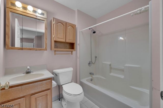 705 Schoolhouse Ln, Bound Brook Boro, NJ 08805