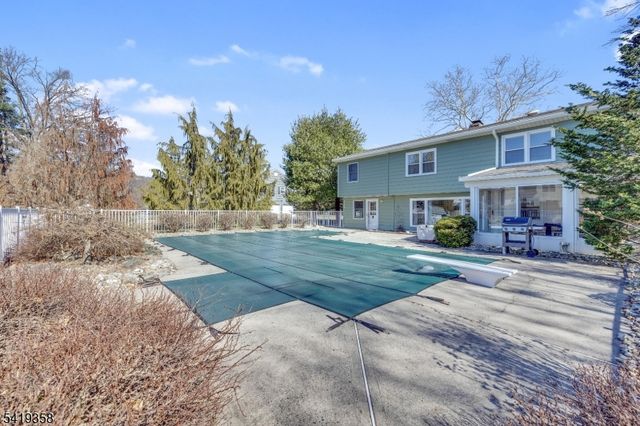 705 Schoolhouse Ln, Bound Brook Boro, NJ 08805