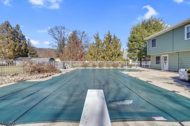 705 Schoolhouse Ln, Bound Brook Boro, NJ 08805