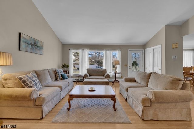 705 Schoolhouse Ln, Bound Brook Boro, NJ 08805