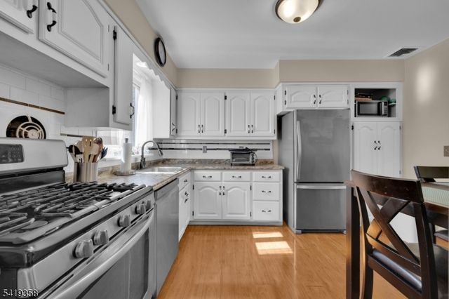 705 Schoolhouse Ln, Bound Brook Boro, NJ 08805