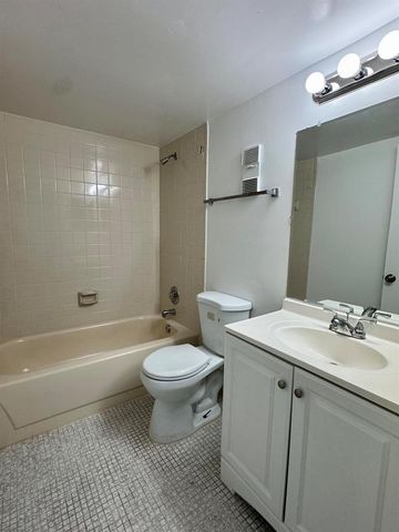 7770 NW 50TH Street 209, Lauderhill, FL 33351