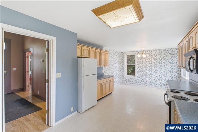 913 First Av E, Albany, OR 97321