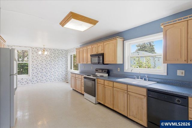 913 First Av E, Albany, OR 97321