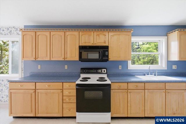 913 First Av E, Albany, OR 97321