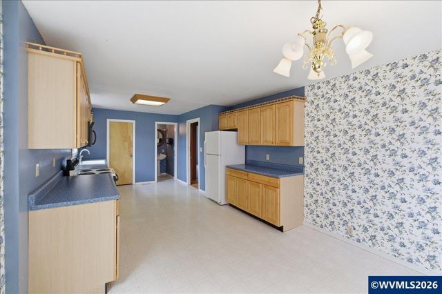 913 First Av E, Albany, OR 97321