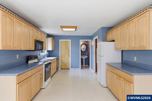913 First Av E, Albany, OR 97321