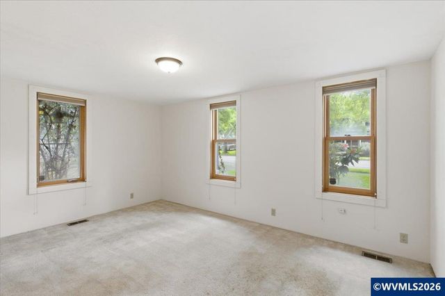 913 First Av E, Albany, OR 97321