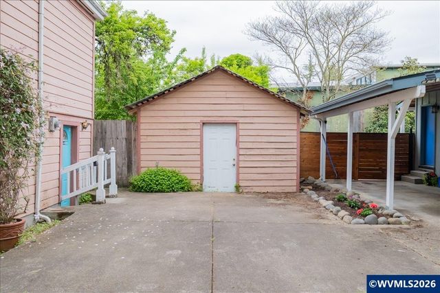 913 First Av E, Albany, OR 97321