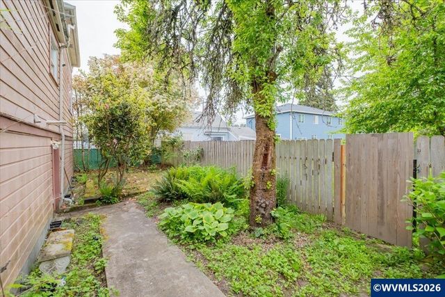 913 First Av E, Albany, OR 97321