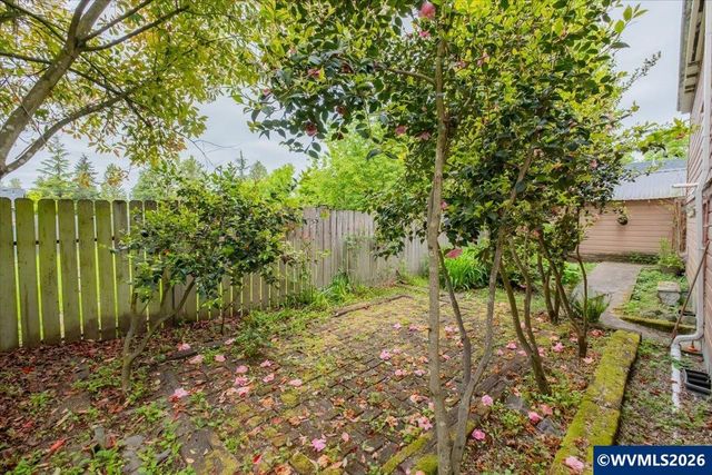 913 First Av E, Albany, OR 97321