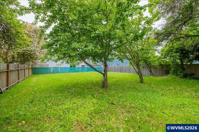 913 First Av E, Albany, OR 97321