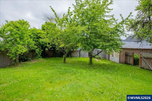 913 First Av E, Albany, OR 97321