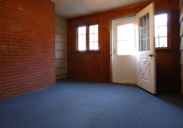 96 Winding Ln, Springfield, MA 01118