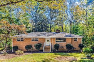 8620 Pine Circle, Charlotte, NC 28215