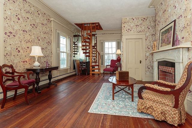 72 College Ave, Medford, MA 02155