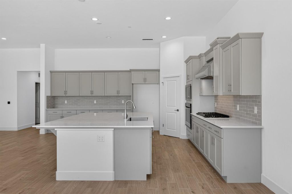 Image 11 of property listing at 1187 Milestone Road W, Madera, CA 93636