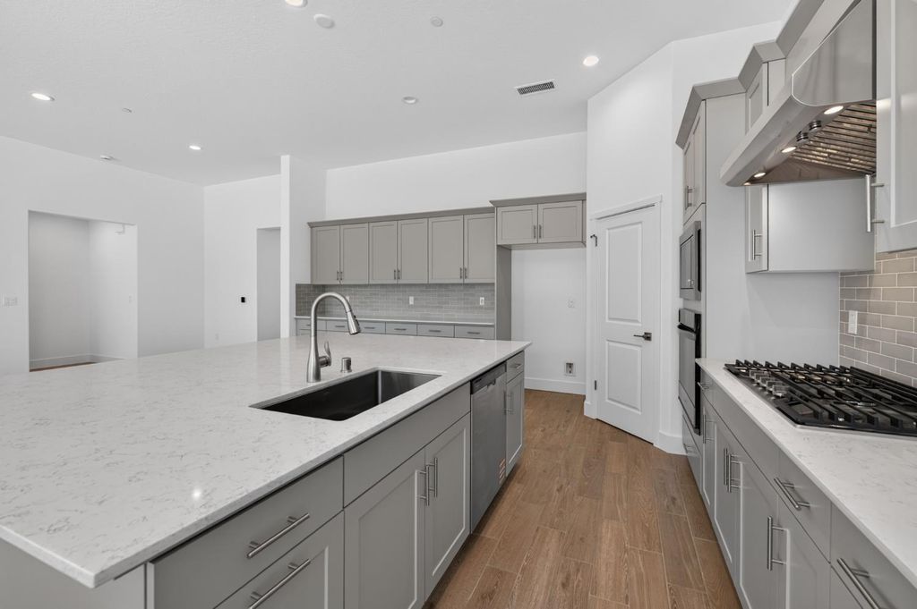Image 13 of property listing at 1187 Milestone Road W, Madera, CA 93636