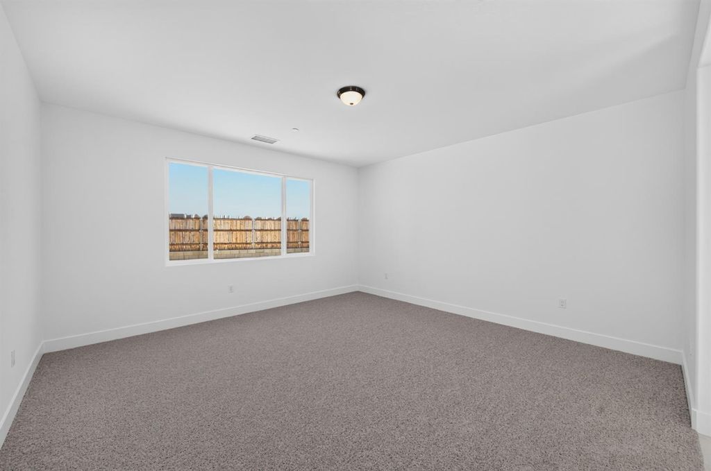 Image 14 of property listing at 1187 Milestone Road W, Madera, CA 93636