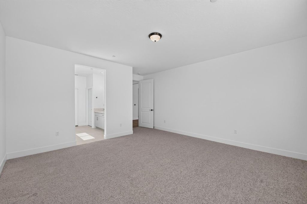 Image 15 of property listing at 1187 Milestone Road W, Madera, CA 93636