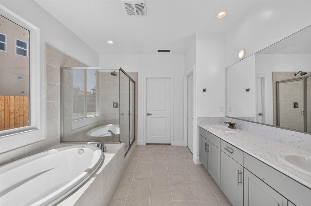 Image 16 of property listing at 1187 Milestone Road W, Madera, CA 93636