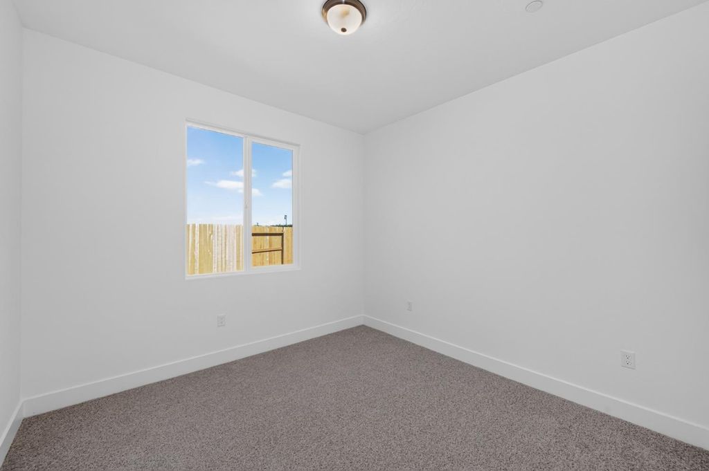 Image 19 of property listing at 1187 Milestone Road W, Madera, CA 93636
