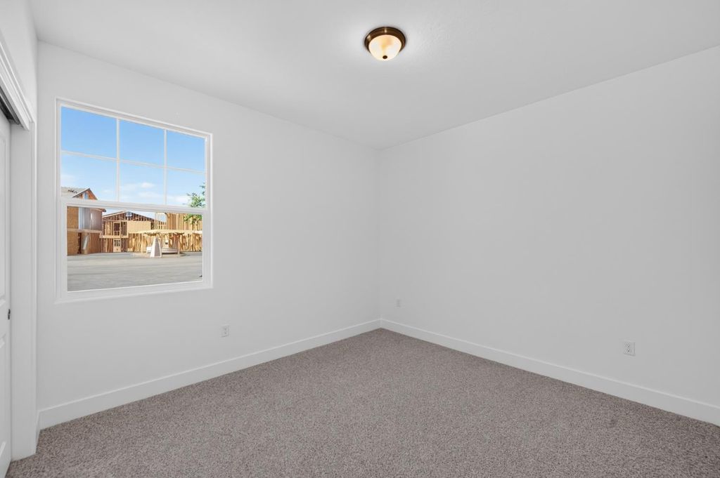 Image 20 of property listing at 1187 Milestone Road W, Madera, CA 93636