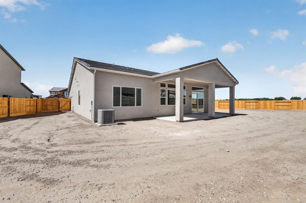 Image 22 of property listing at 1187 Milestone Road W, Madera, CA 93636