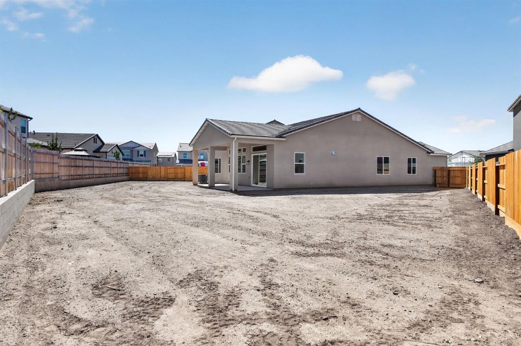 Image 23 of property listing at 1187 Milestone Road W, Madera, CA 93636