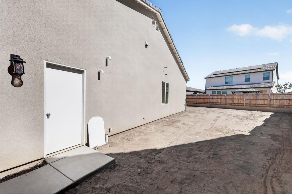 Image 24 of property listing at 1187 Milestone Road W, Madera, CA 93636