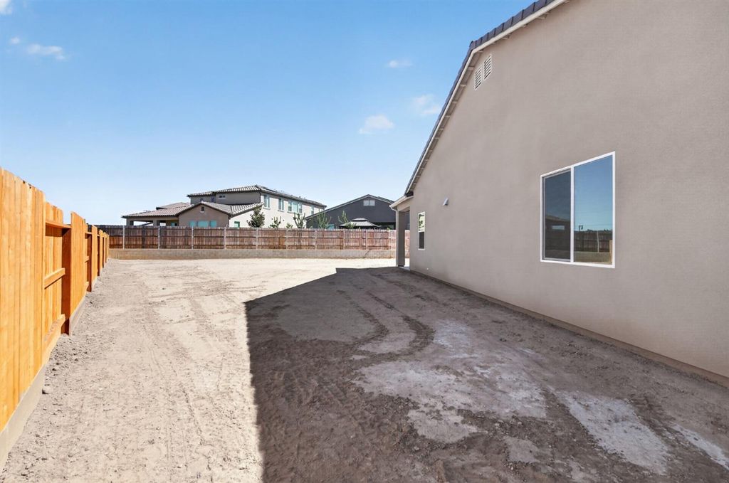 Image 25 of property listing at 1187 Milestone Road W, Madera, CA 93636