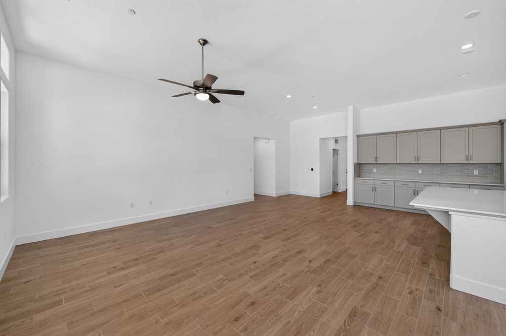 Image 6 of property listing at 1187 Milestone Road W, Madera, CA 93636
