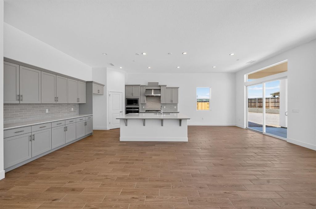 Image 9 of property listing at 1187 Milestone Road W, Madera, CA 93636