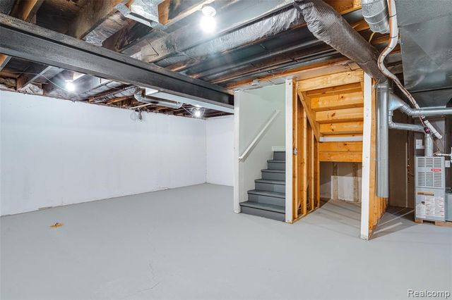 1584 Commodore Circle, Canton, MI 48187