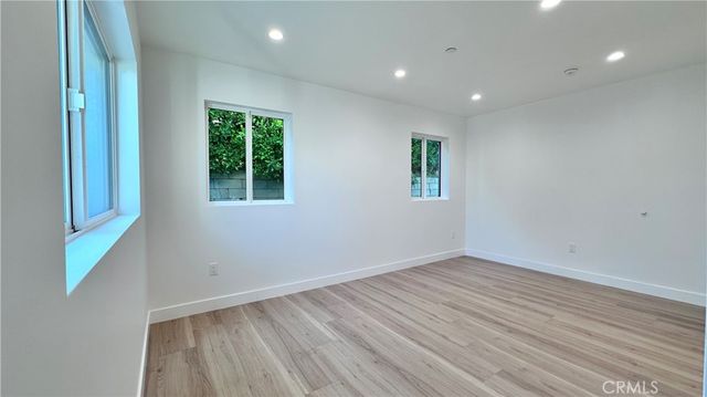 2135 N Brighton St. 101, Burbank, CA 91504