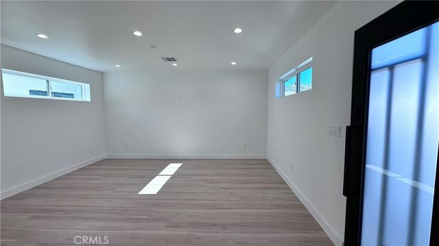 2135 N Brighton St. 101, Burbank, CA 91504