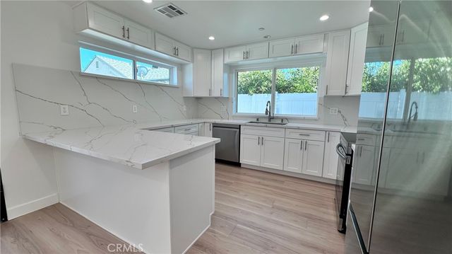 2135 N Brighton St. 101, Burbank, CA 91504