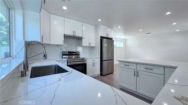 2135 N Brighton St. 101, Burbank, CA 91504
