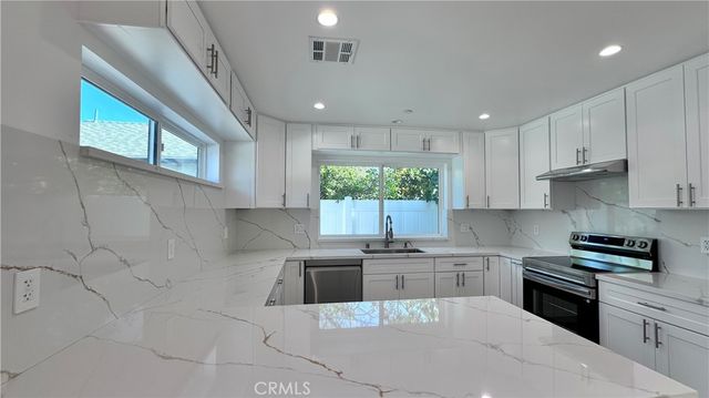 2135 N Brighton St. 101, Burbank, CA 91504