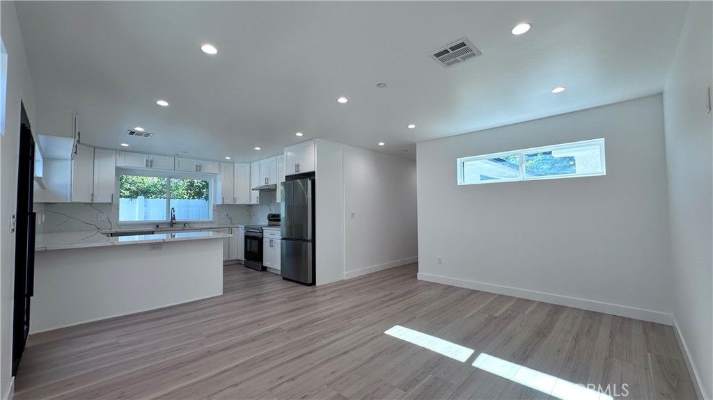 2135 N Brighton St. 101, Burbank, CA 91504