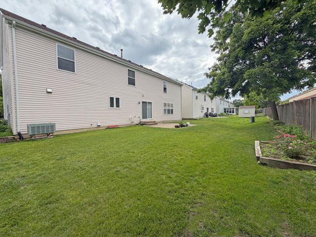 810 Vera Lane, Wheeling, IL 60090