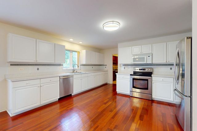 810 Vera Lane, Wheeling, IL 60090