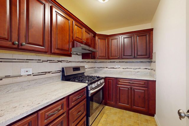 810 Vera Lane, Wheeling, IL 60090