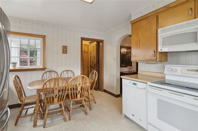 134 4th St, Ellwood City, PA 16117