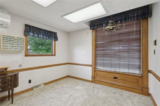 134 4th St, Ellwood City, PA 16117