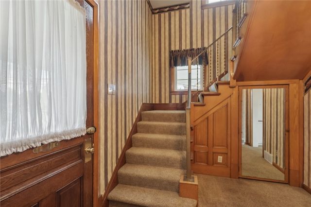 134 4th St, Ellwood City, PA 16117