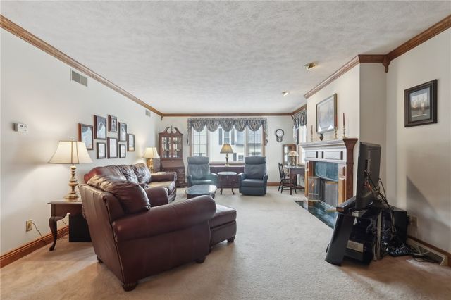 134 4th St, Ellwood City, PA 16117