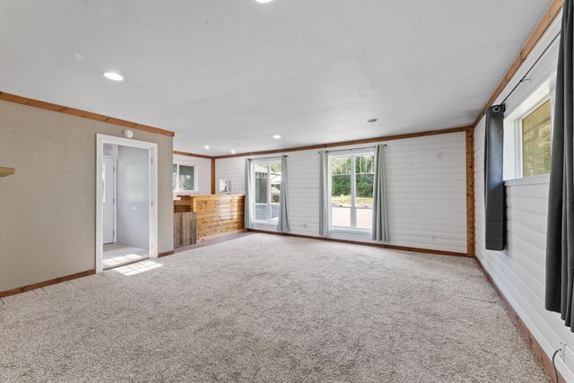 1033 Plumtree Lane, Grants Pass, OR 97526