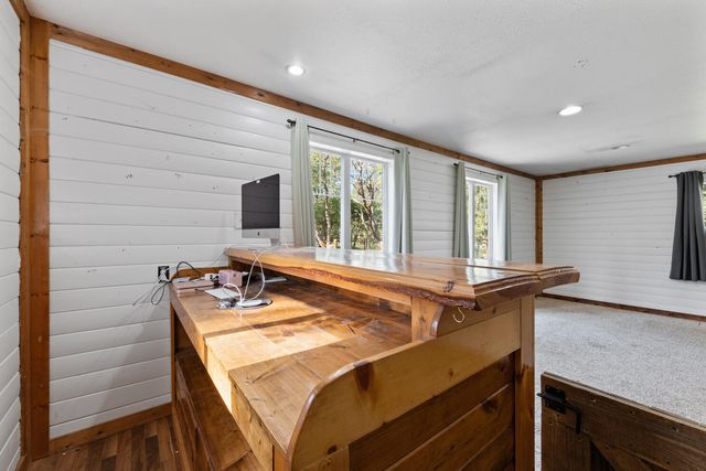 1033 Plumtree Lane, Grants Pass, OR 97526