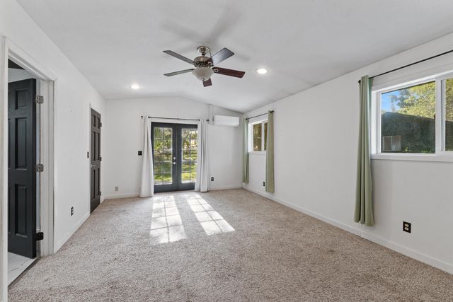 1033 Plumtree Lane, Grants Pass, OR 97526